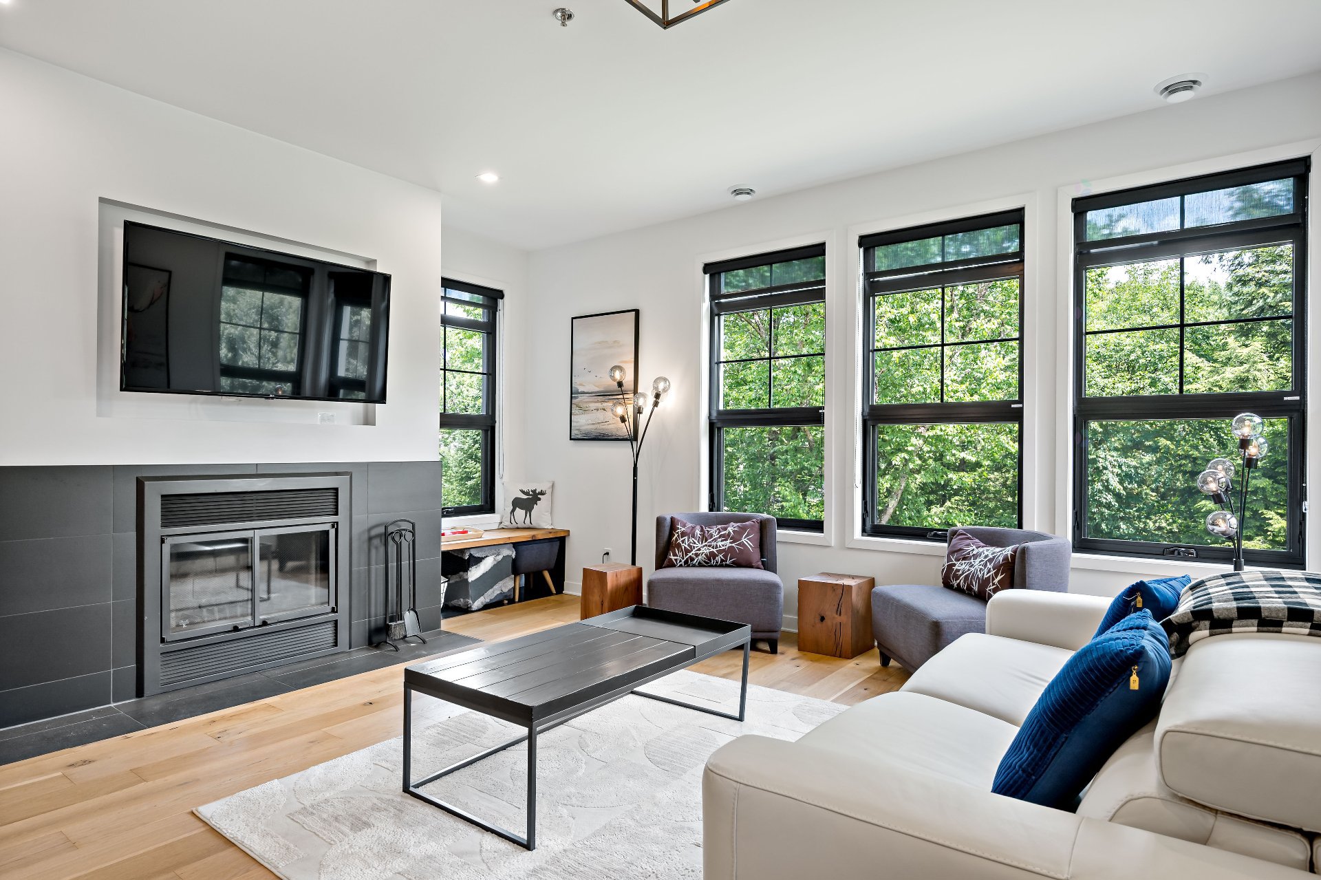 Magnificent 2-bedroom condo in a prime location.