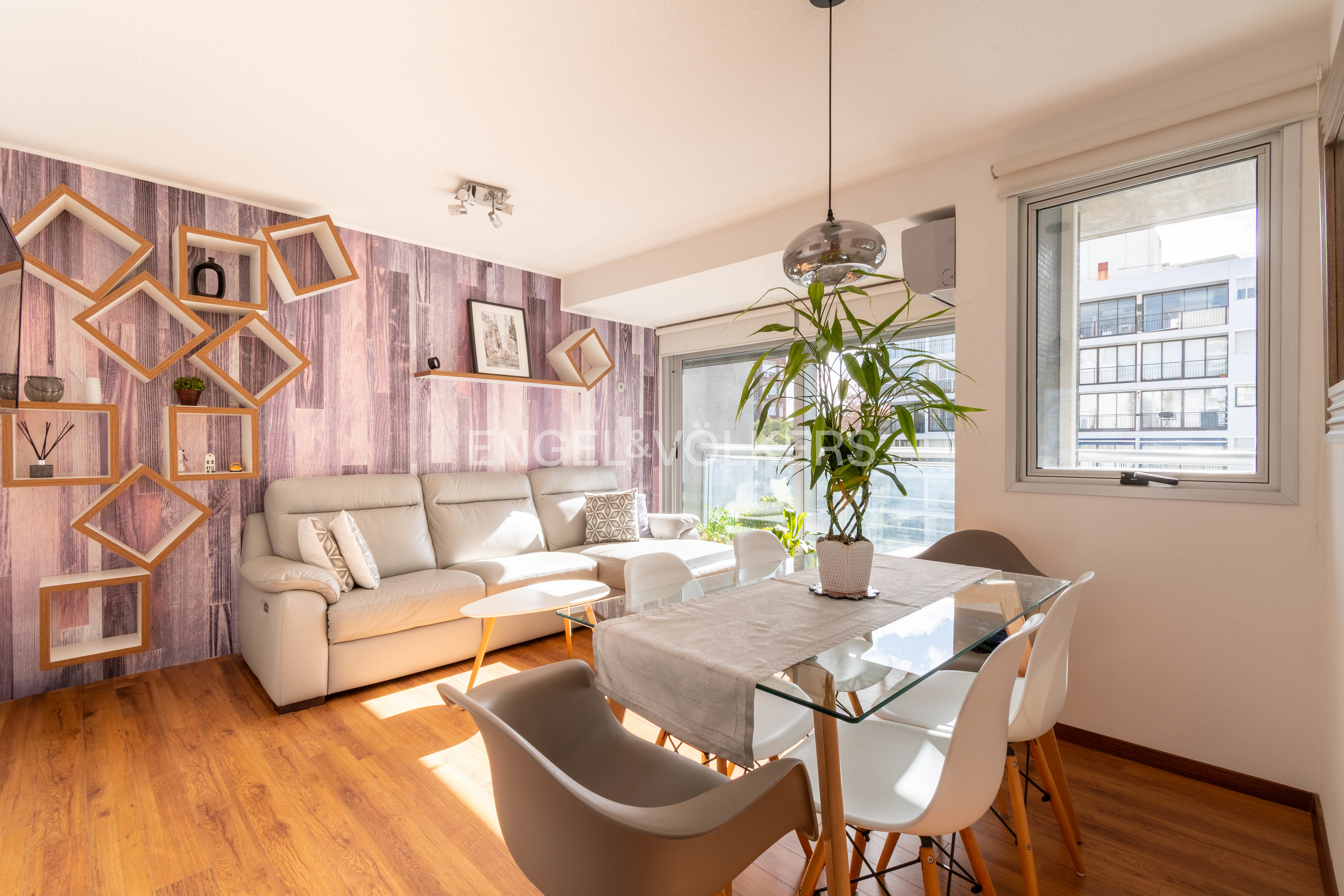 For Rent, comfortable 2-bedroom apartment, furnished and equipped, in the heart of Pocitos