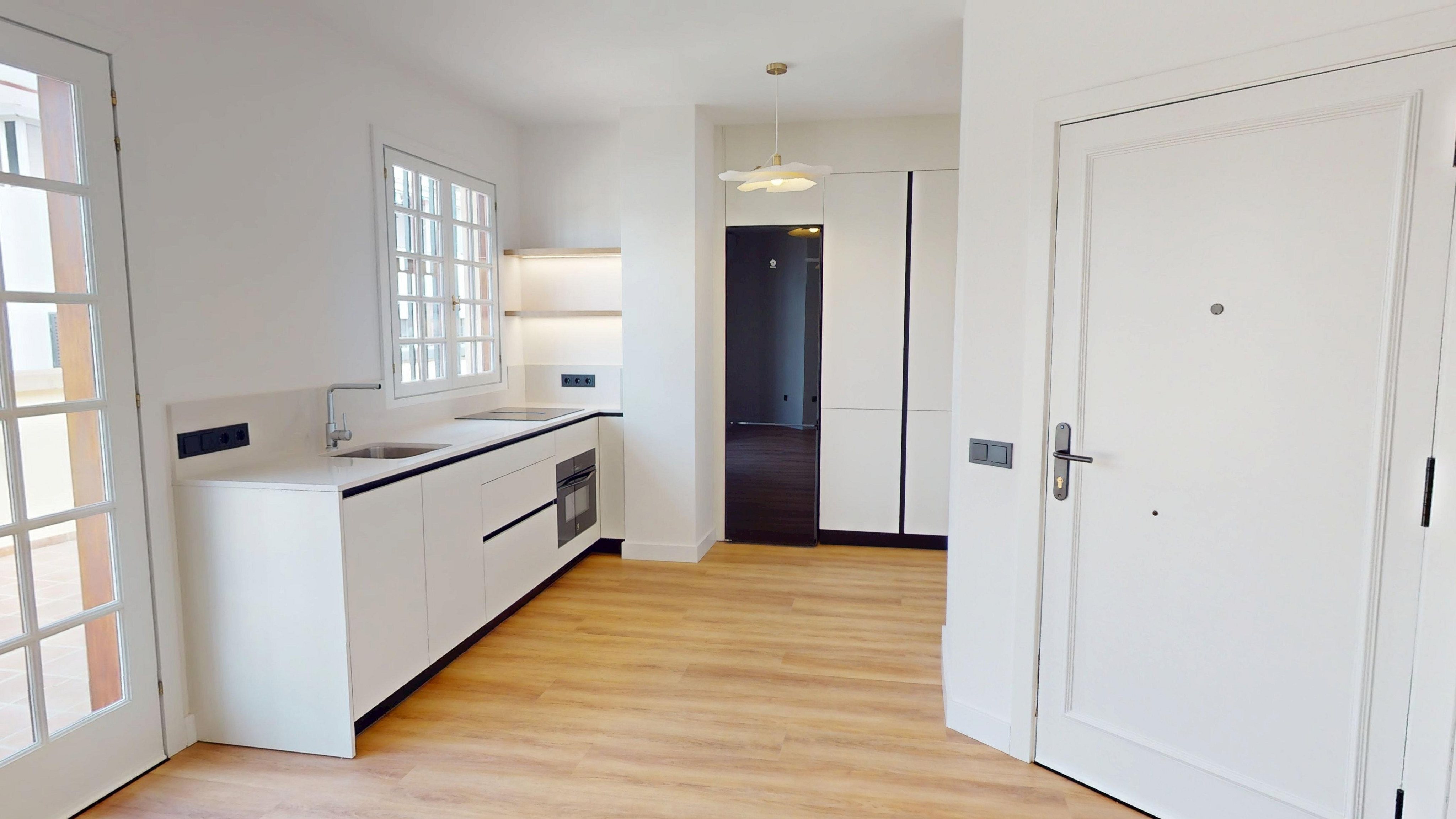 Exclusive penthouse with terrace and pool next to García Sanabria Park