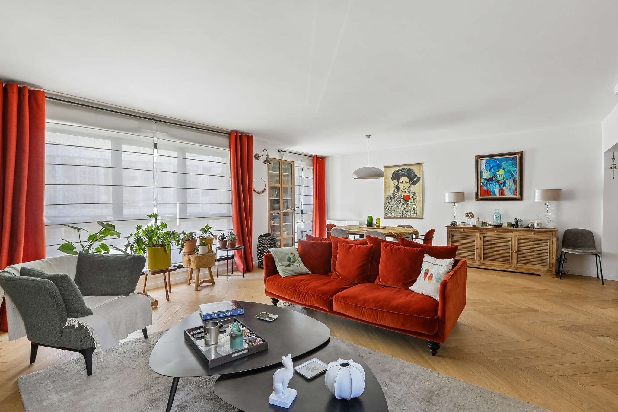 Paris XVI – 4 Pièces avec Terrasse : 3 Chambres, 3 Salles d'Eau