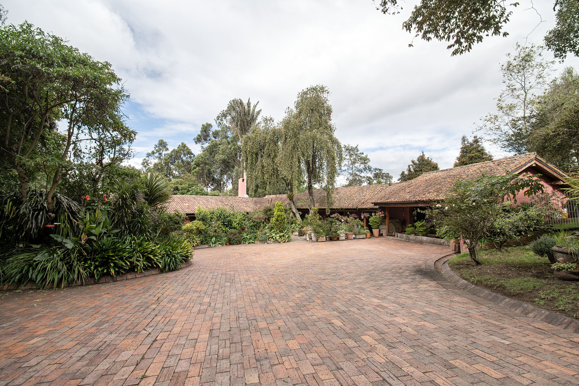 Casa con jardín para venta en los Cerros de Suba