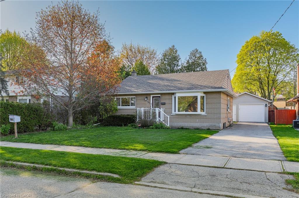 Newly Renovated Family Bungalow