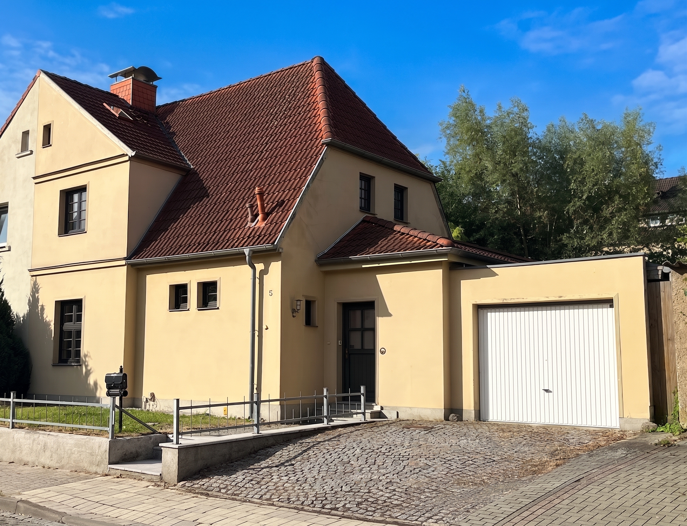 Seltene Gelegenheit: Attraktive Doppelhaushälfte im beliebten Bahnhofsviertel
