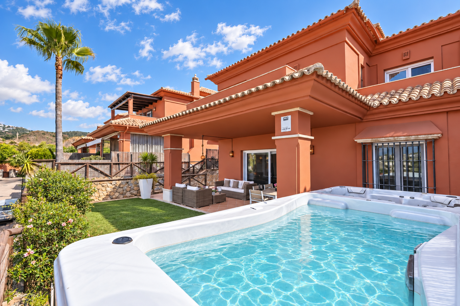 5-Bedroom Semi-Detached Villa with Private Pool, Jacuzzi & Garage in Santa Clara, Marbella East