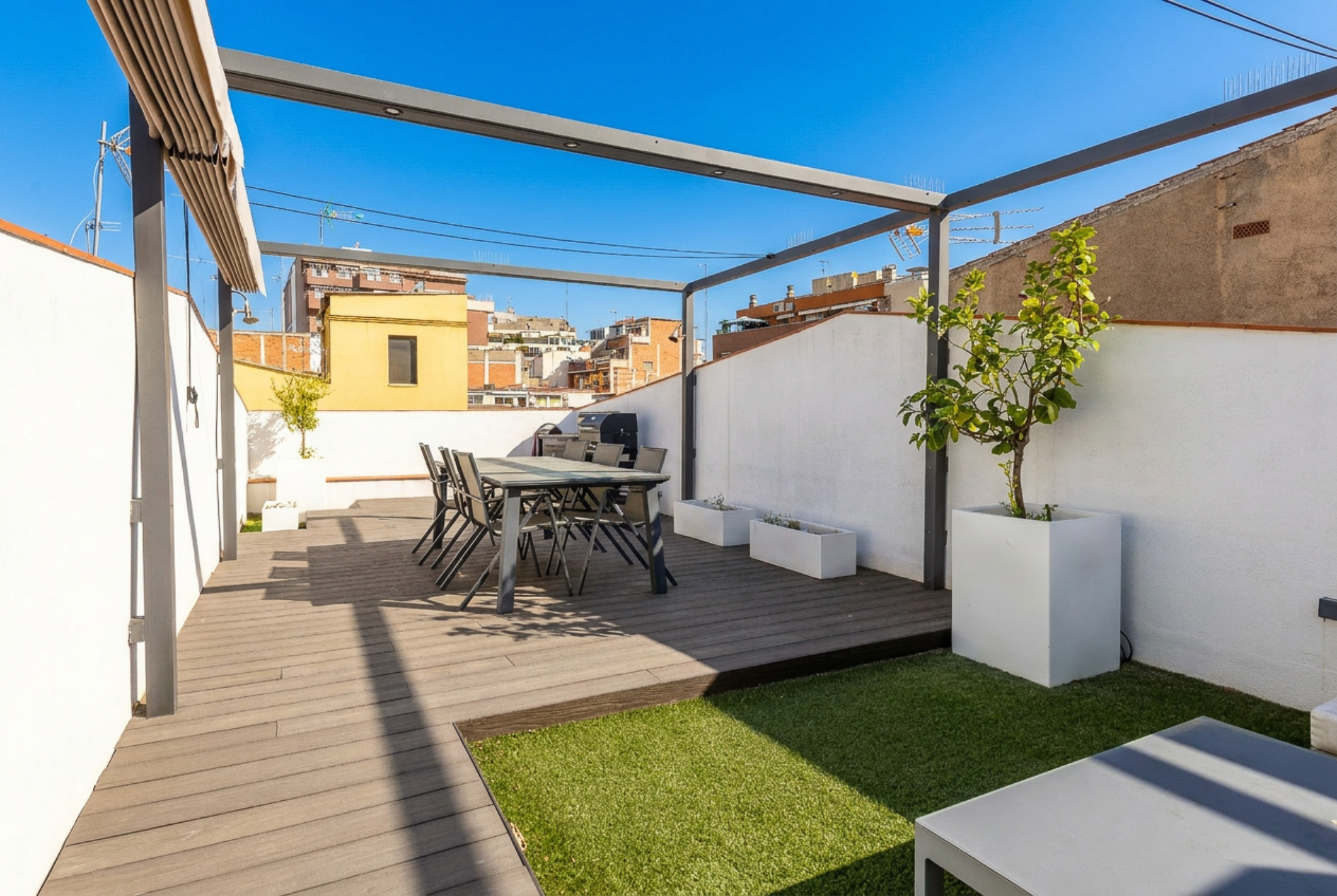 4-bedroom house with large 50 m² terrace, in Sant Andreu