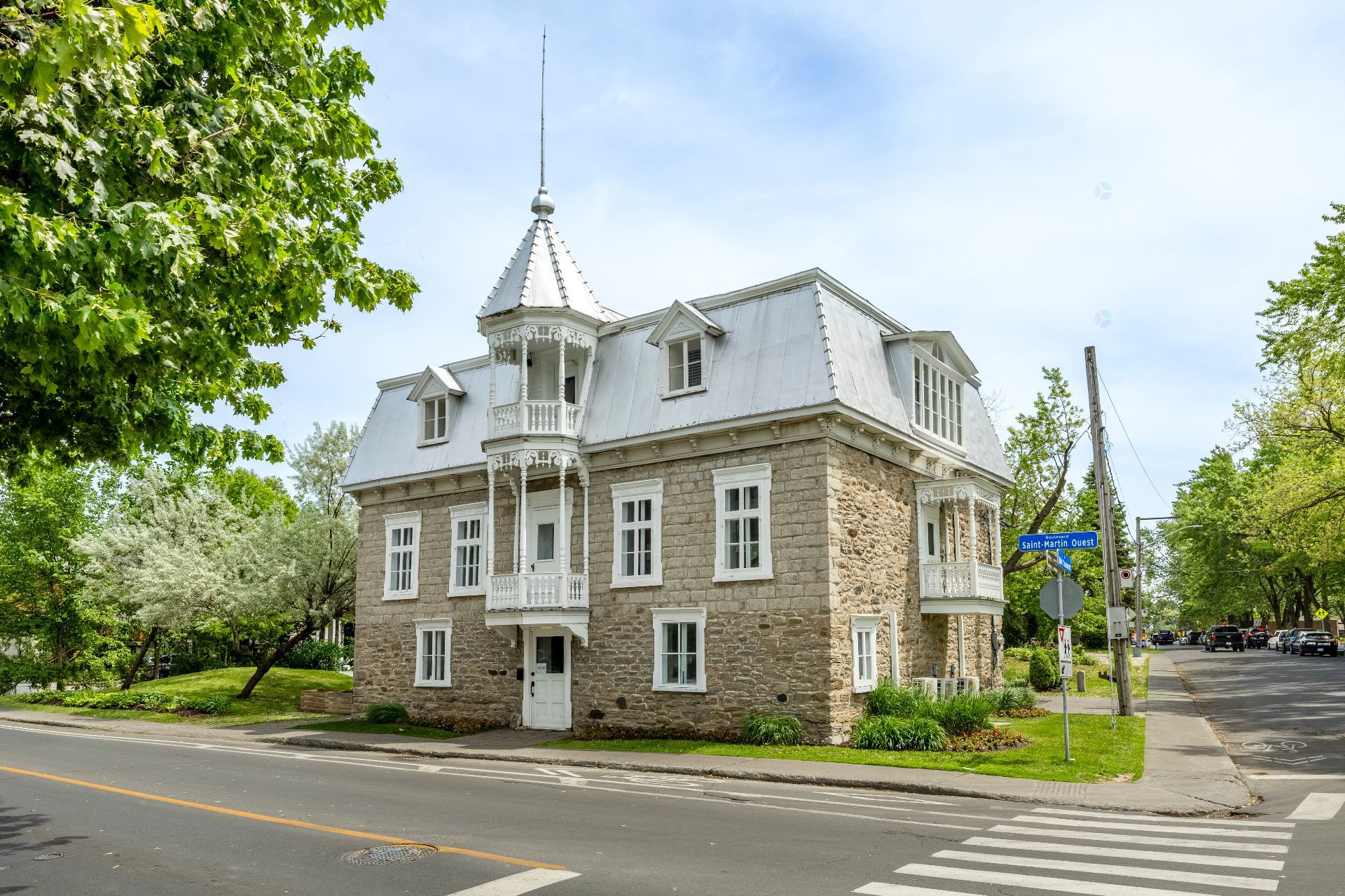 Magnificient patrimonial property in Laval