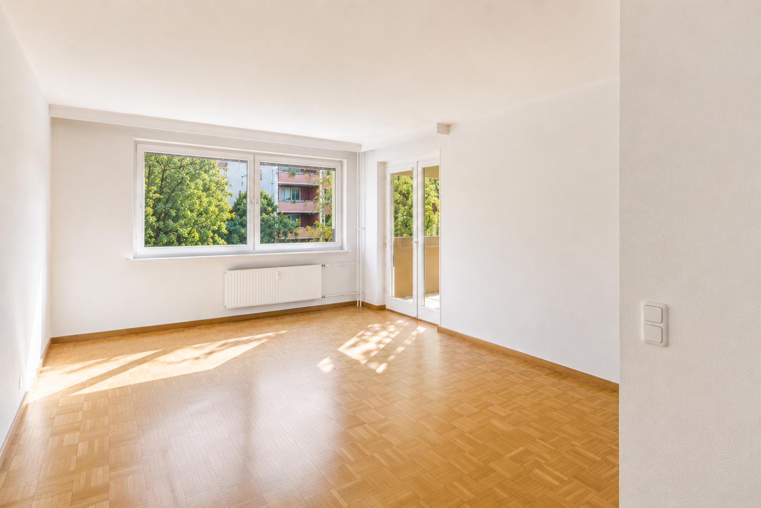 Bezugsfrei ! Charmante 2-Zimmer-Wohnung mit Balkon, Aufzug und Stellplatz