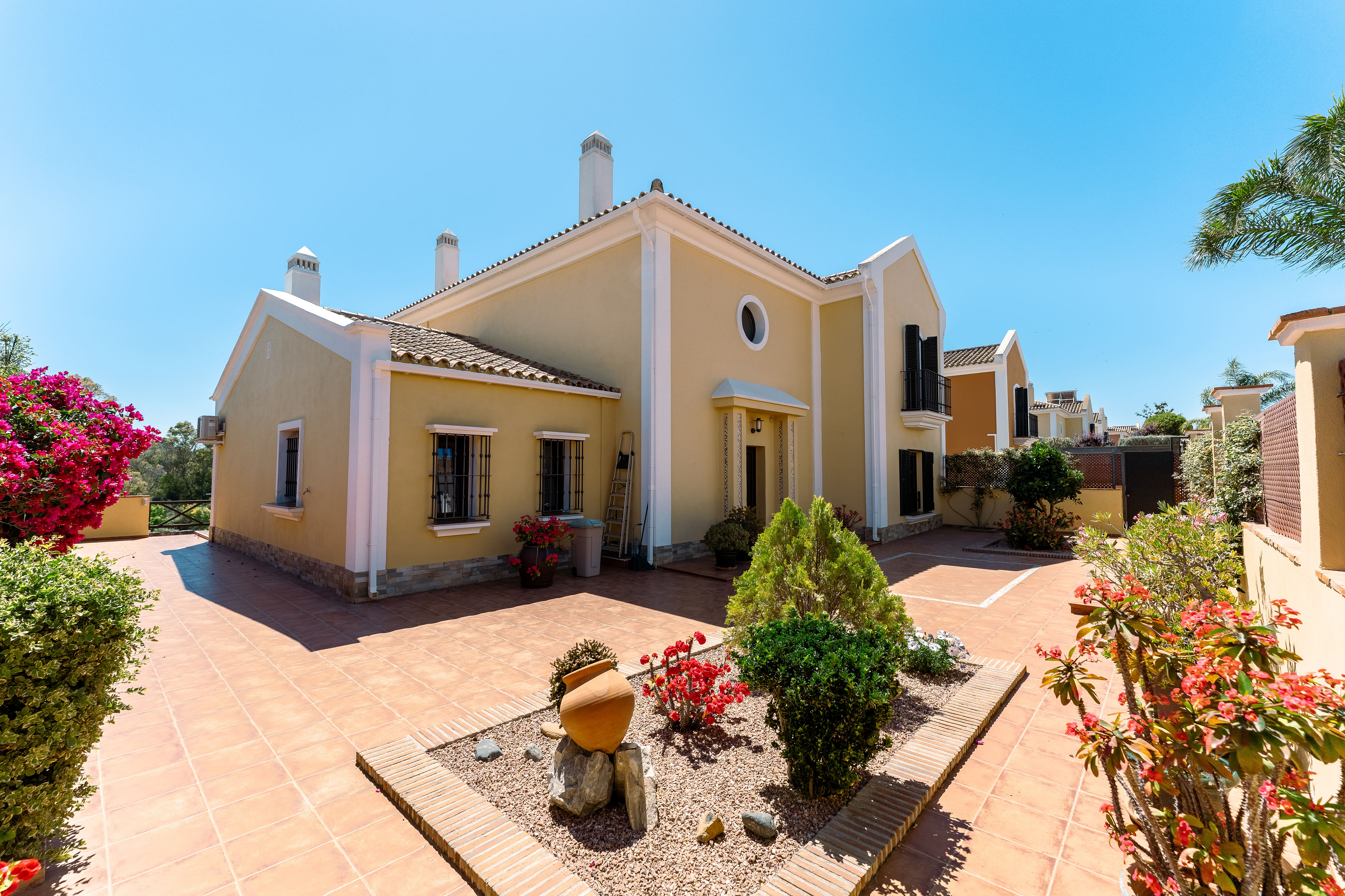 Elegant Frontline Golf Family Villa in Exclusive Gated Community in Guadalmina Alta