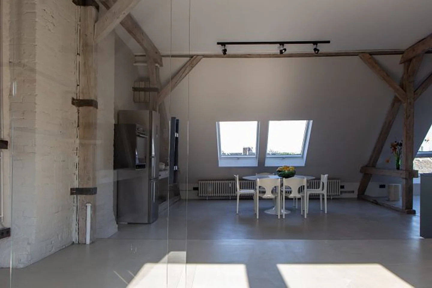 STADTFLUCHT: Exklusives, möbliertes Studio mit modernem Design - Photo 3