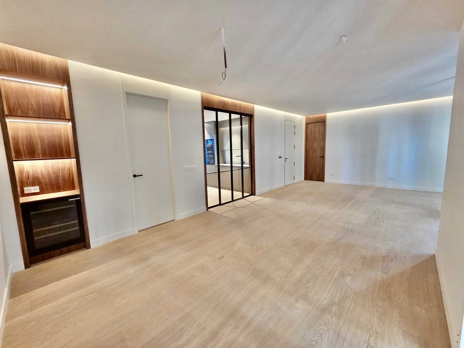 Spectacular apartment with patio for rent in Argüelles