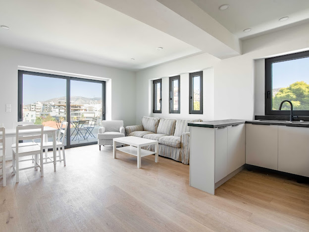 Newly built furnished penthouse maisonette with sea view