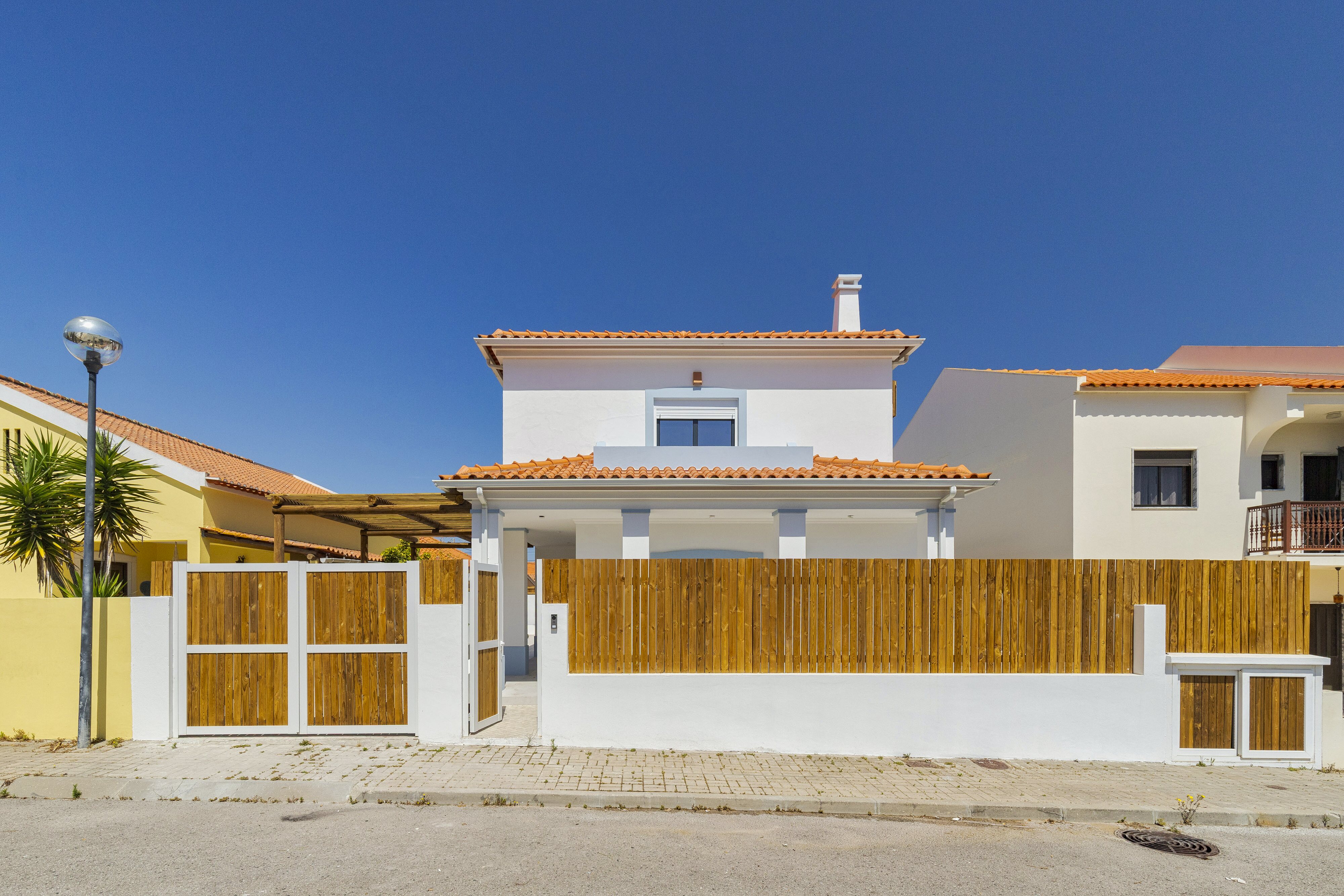 Renovated Home 5 Minutes from Pego Beach