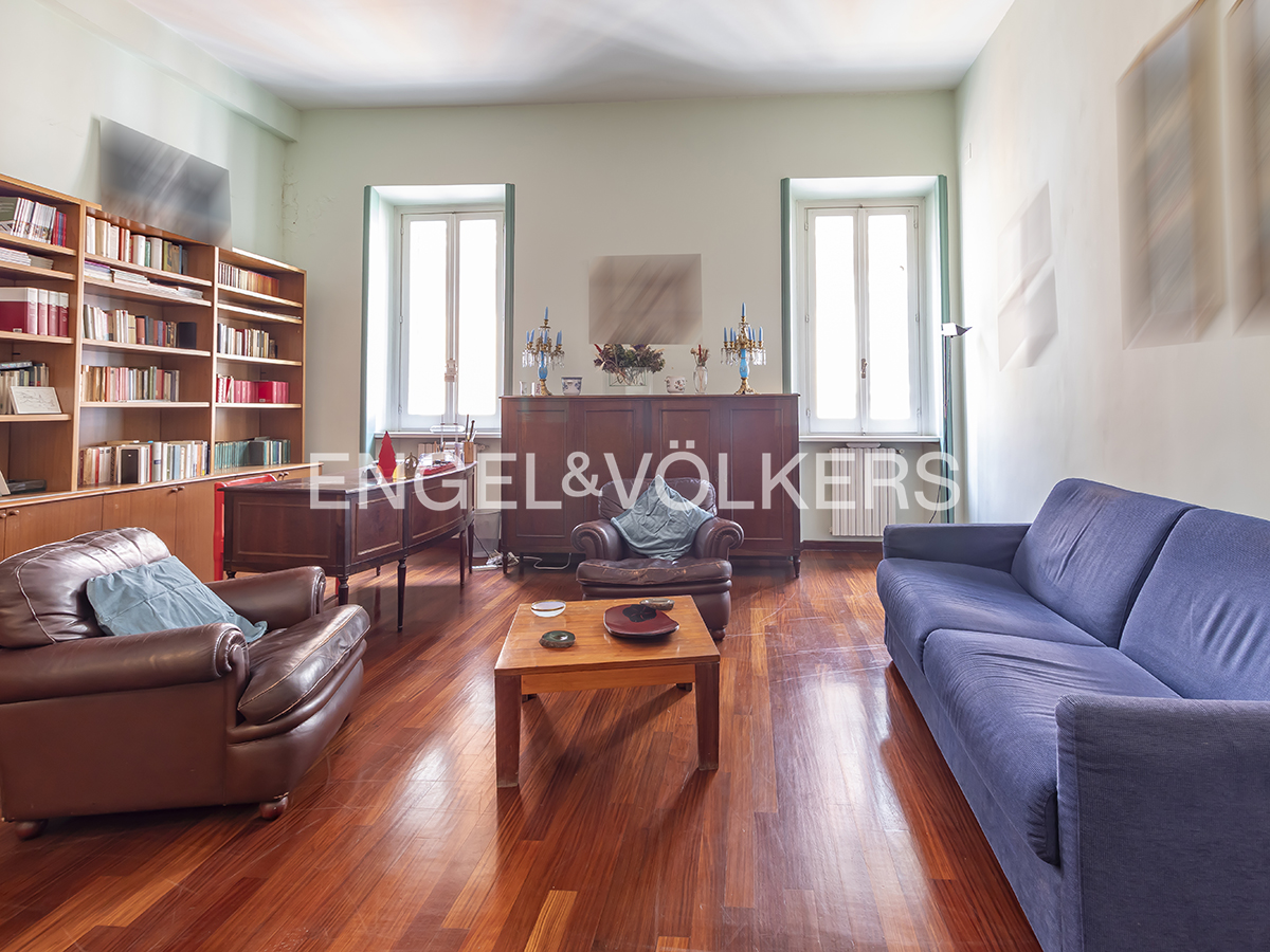 Elegant apartment steps from the Spanish Steps