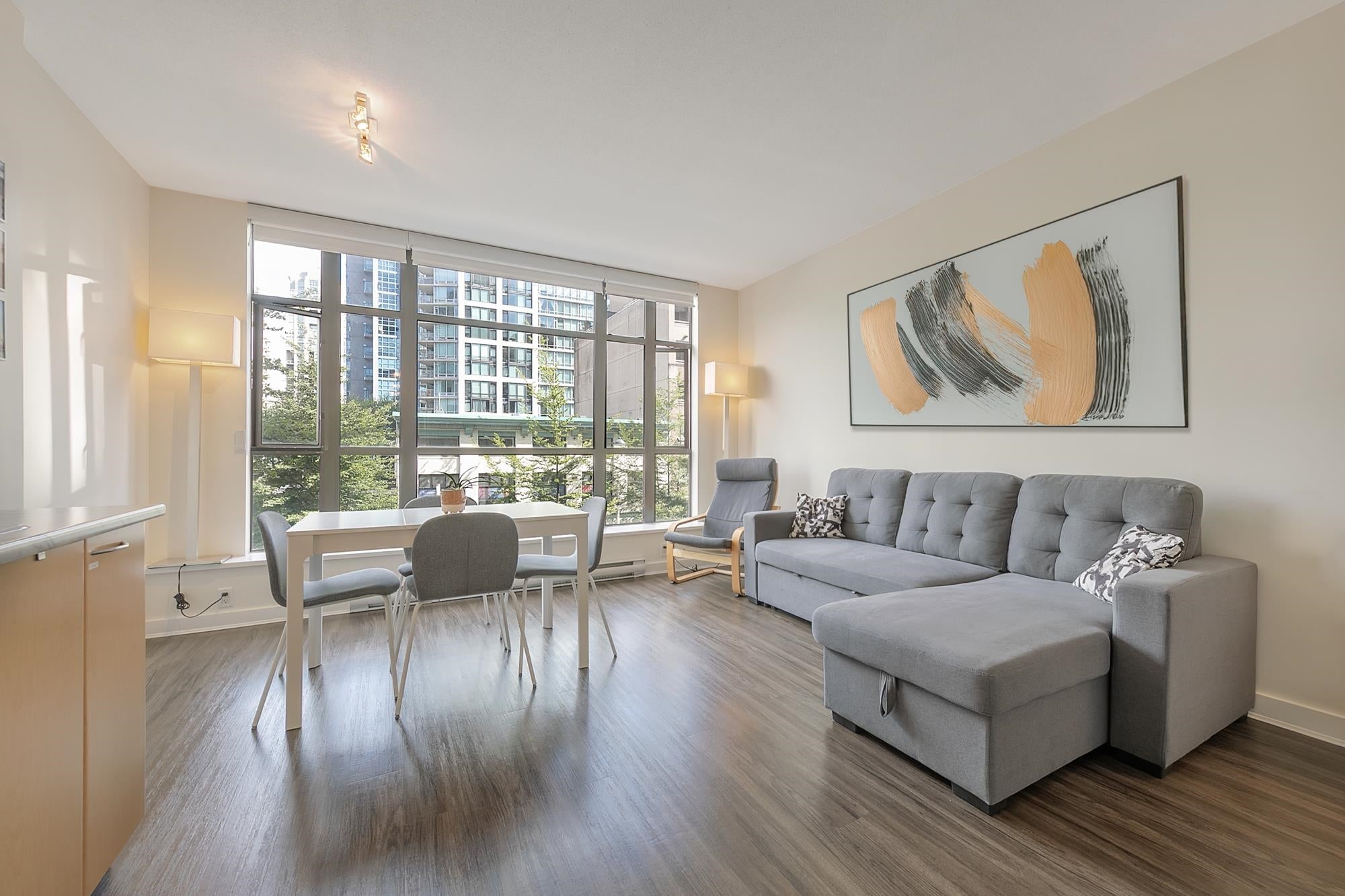 Bright 1-Bedroom Home Downtown Vancouver