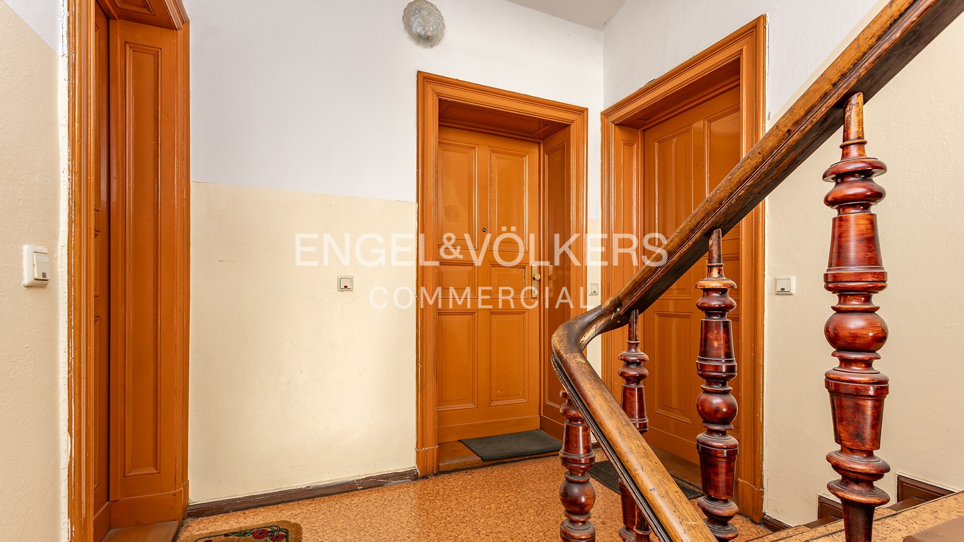 Fully let residential and commercial building in Lichtenberg