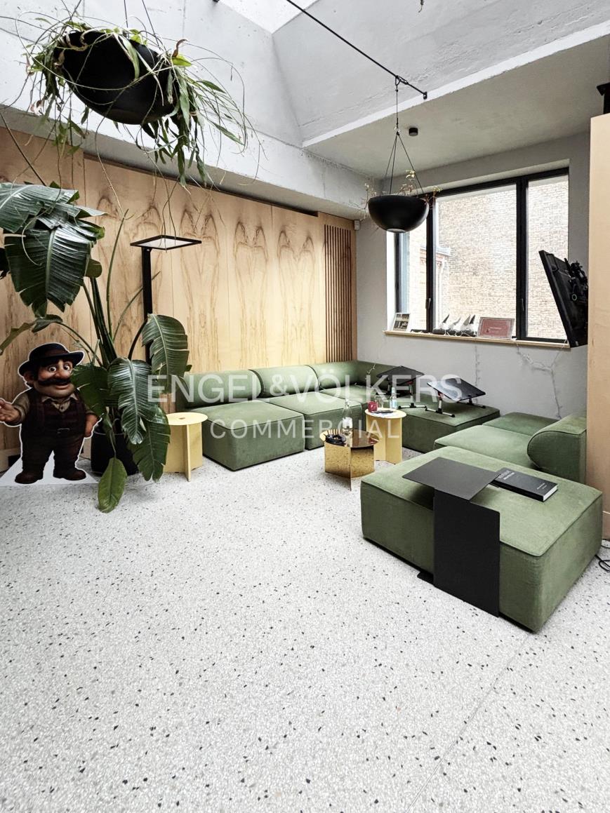 Außergewöhnliche Fläche auf zwei Etagen mit Dachterrasse zum Pauschalpreis!