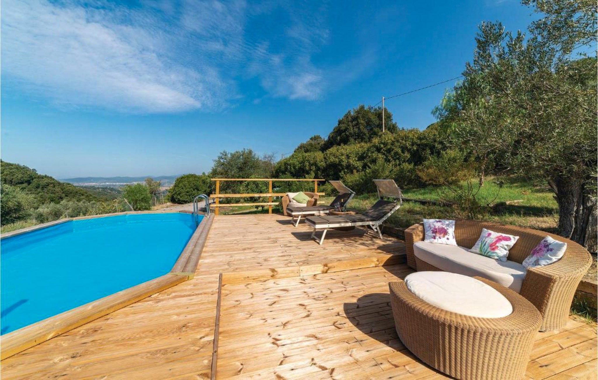 Villa in the Tuscan hills among villages and sea
