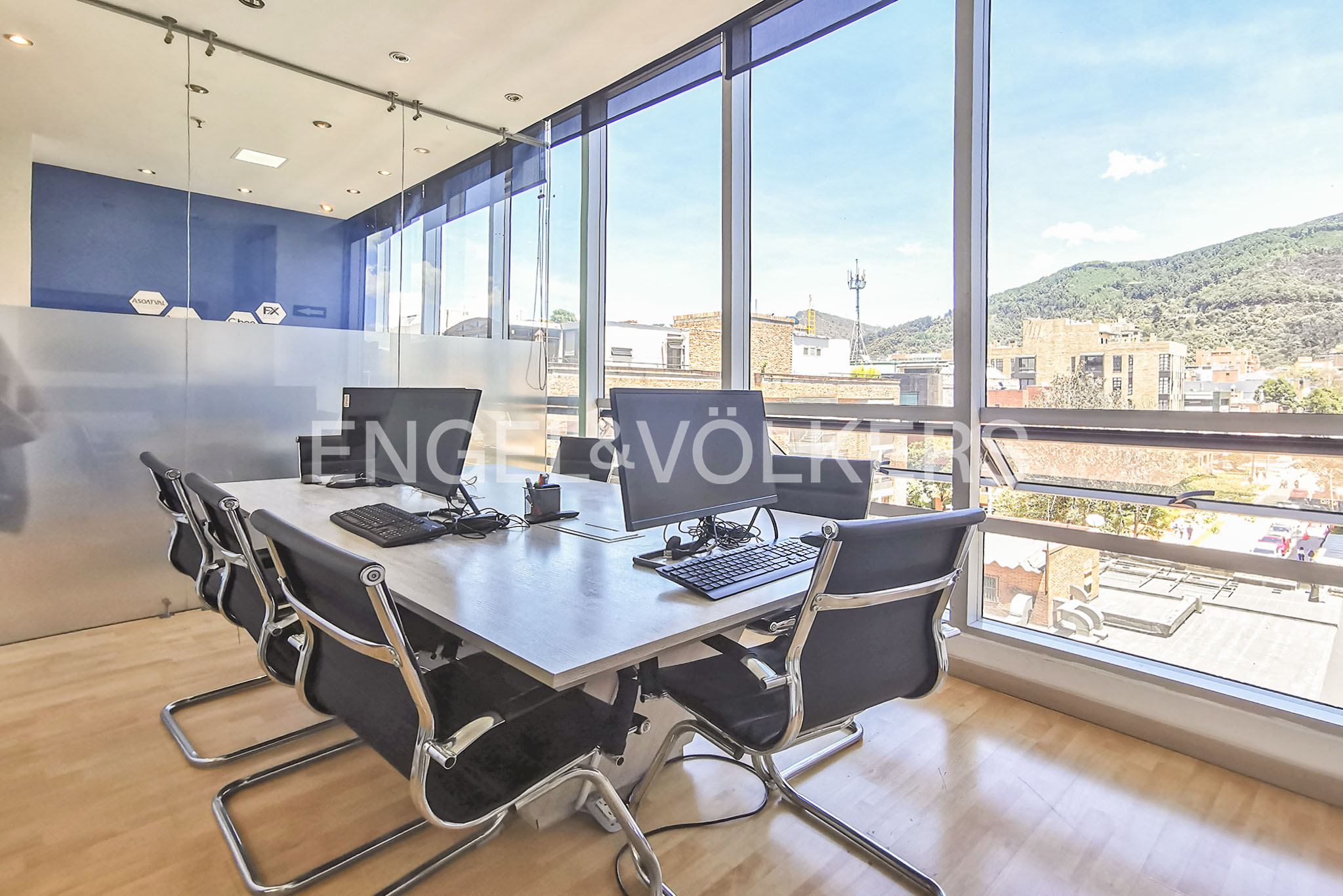 OFICINA EN VENTA EN LA AV CRA 15