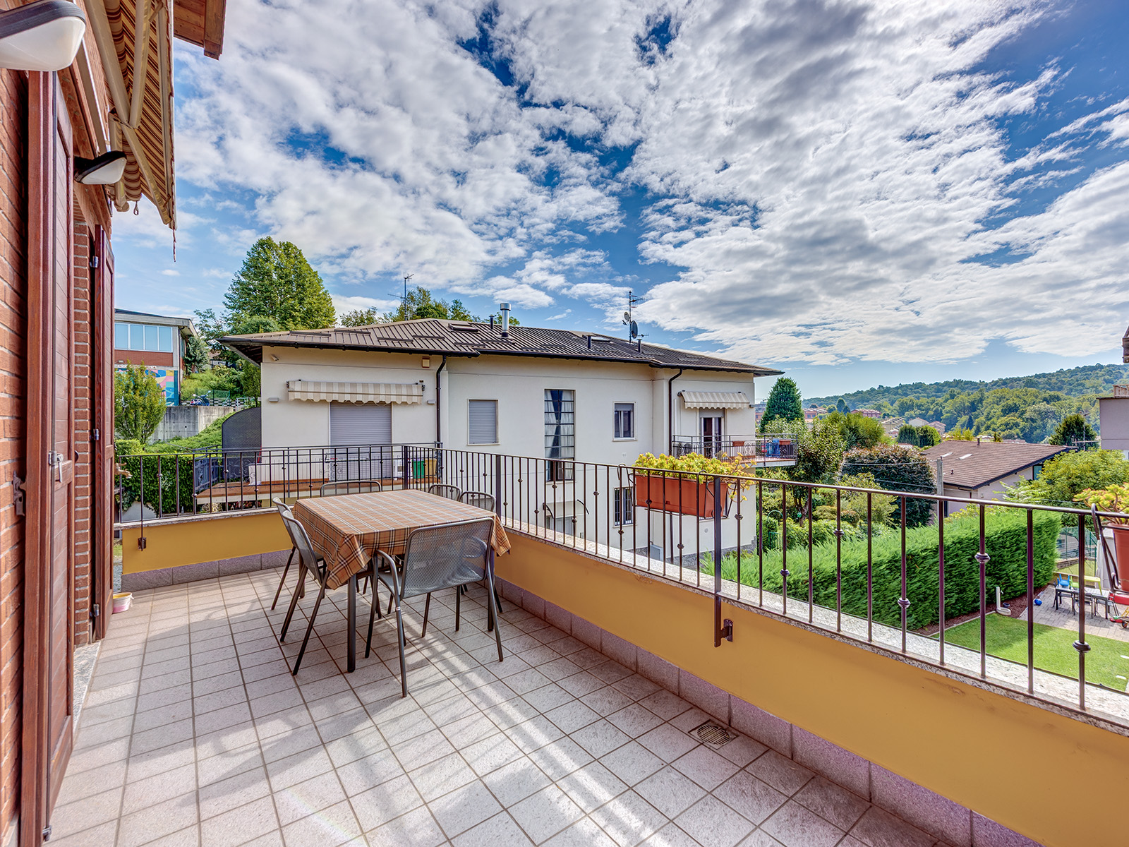 Apartment in a terraced house with a terrace