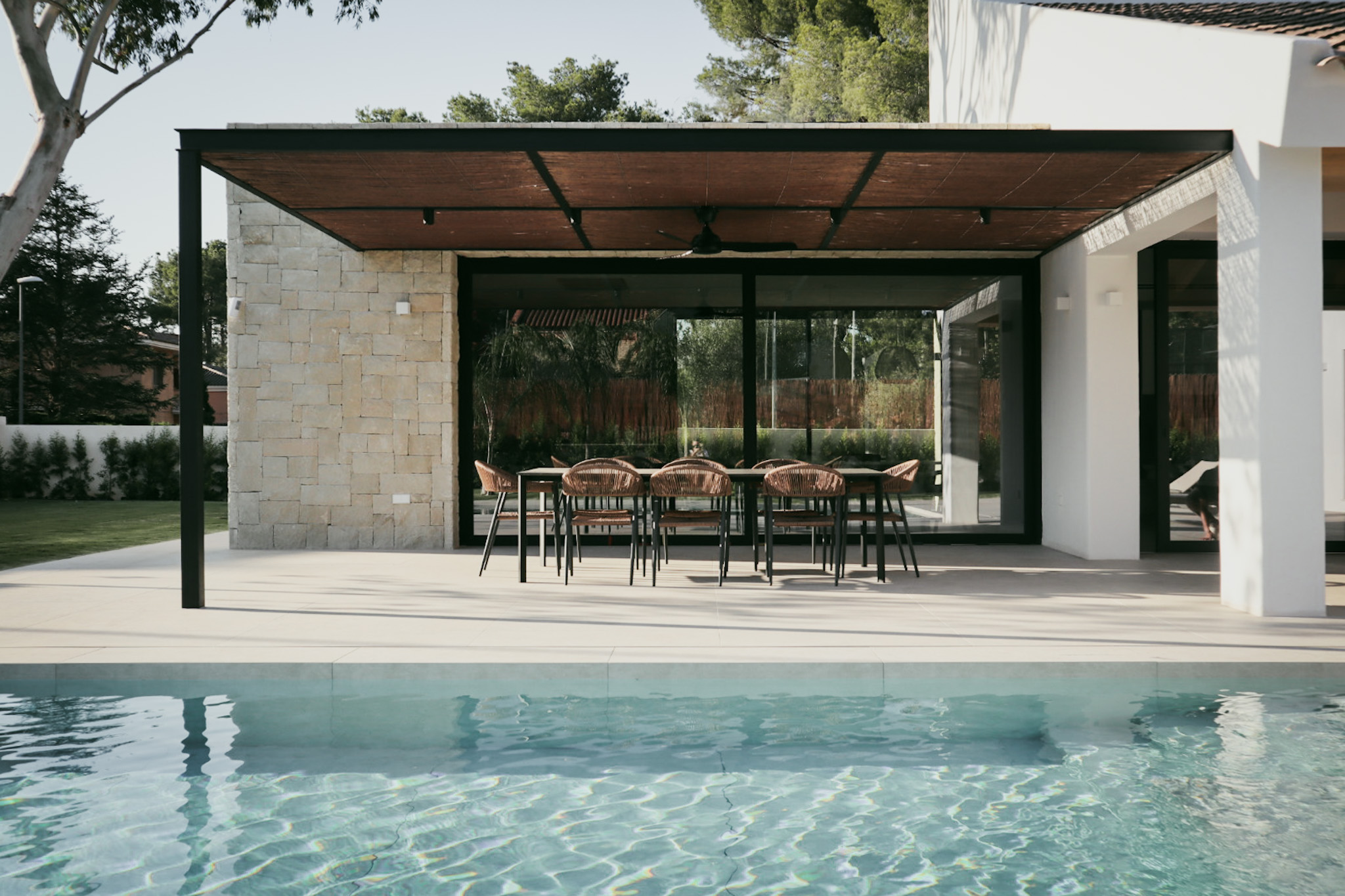Avant-Garde and Comfort in La Eliana: Single-Story Designer Villa on a Prime Corner Plot
