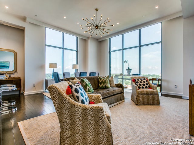 Luxurious Penthouse with Panoramic Views