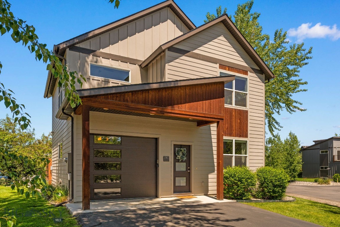 Modern Farmhouse in Desirable Neighborhood Close to River