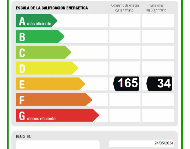 Energy efficiency scale with colored arrows from A to G. The energy consumption is 165 kWh/m²año and the emissions are 34 kg CO₂/m²año.