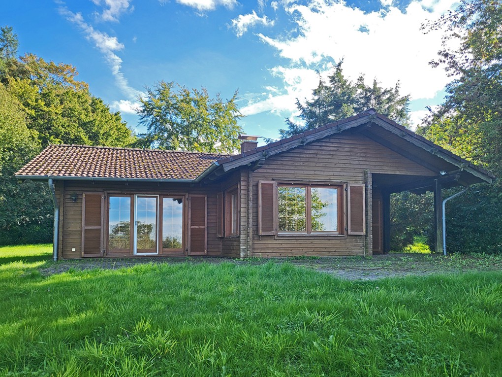 Charmantes Blockbohlenhaus in idyllischer Naturlage