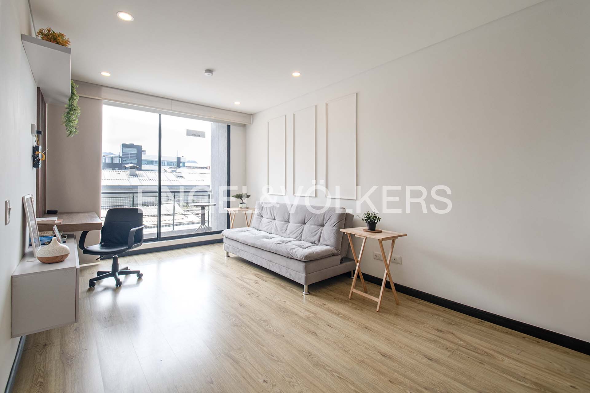 Moderno apartaestudio exterior con balcón para venta en Morato