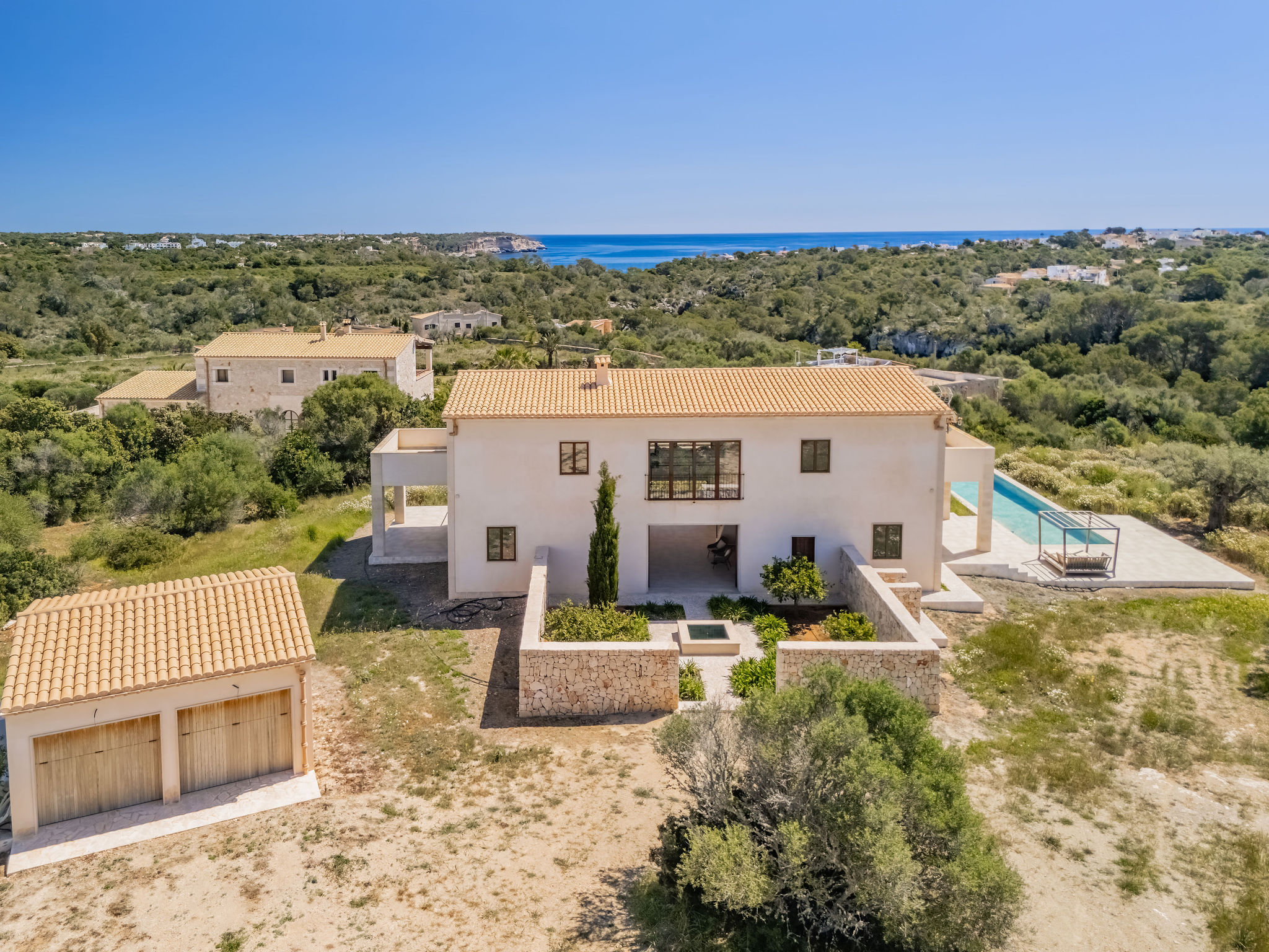 A modern new-build finca with stunning sea and panoramic views.