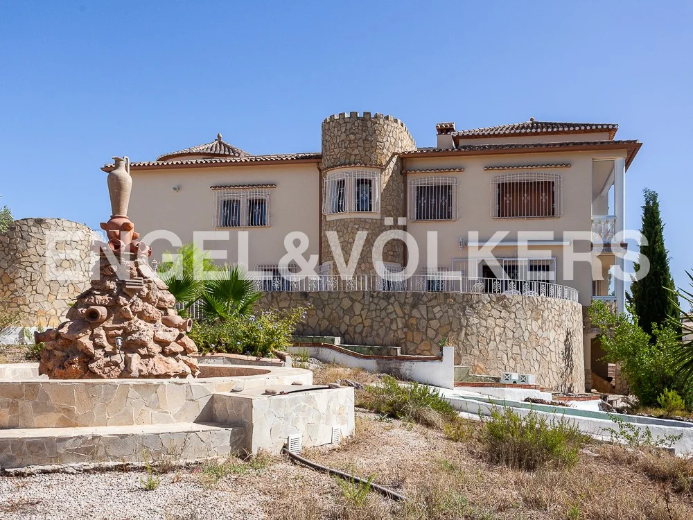 Opportunity 3 villas for investors in Oliva