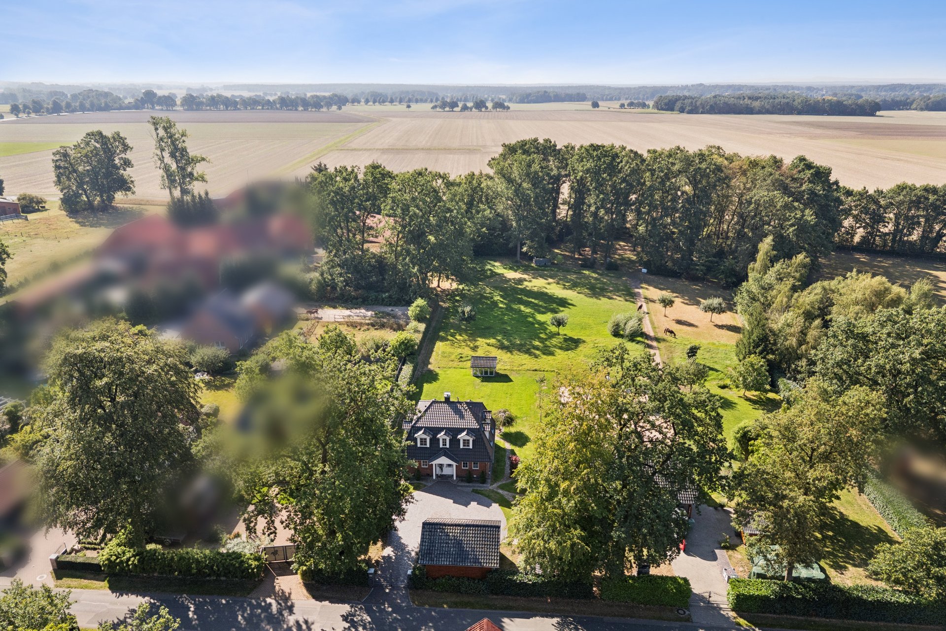 Modern country estate in a rural setting – horse keeping and energy rating A