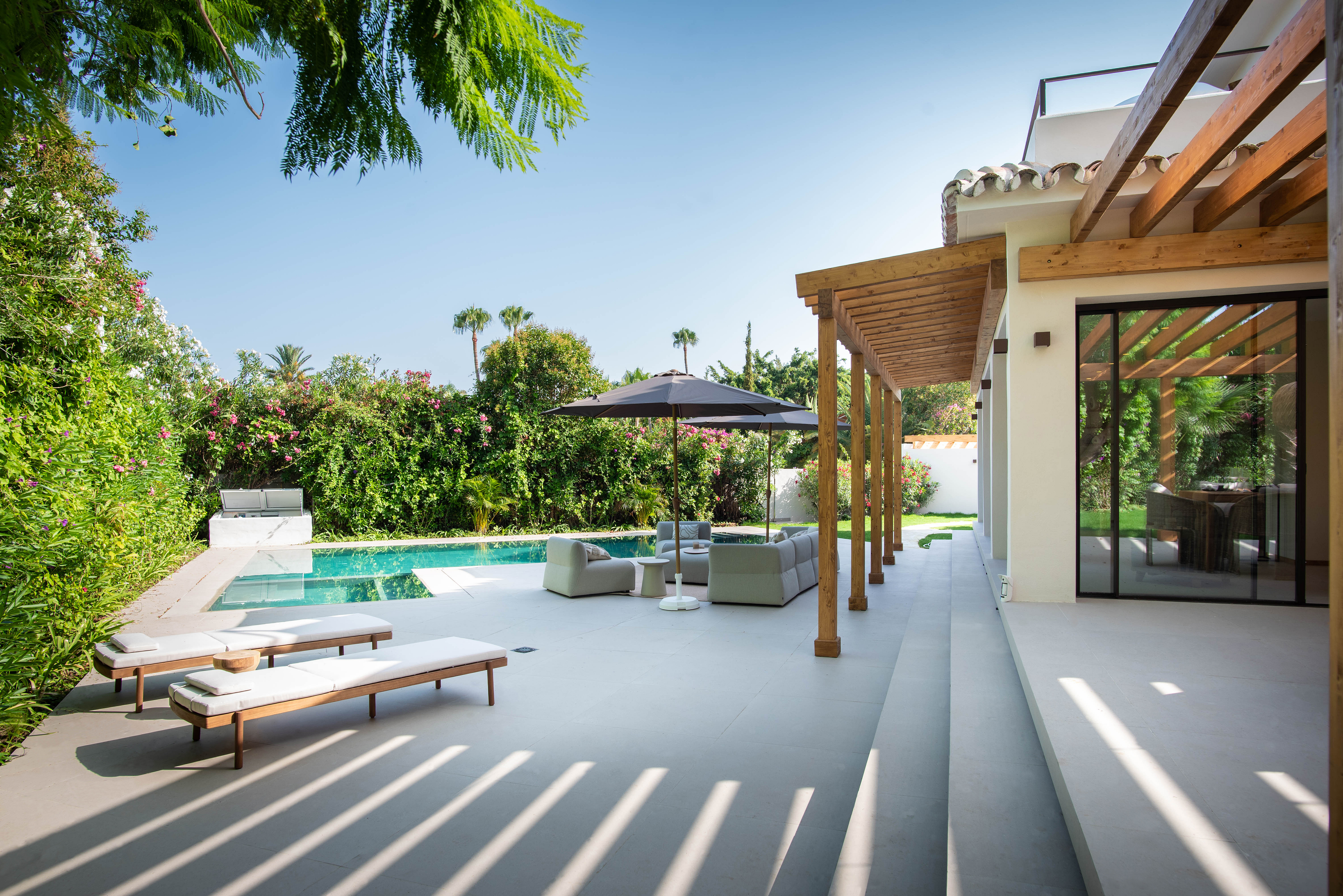 Contemporary Villa in Guadalmina Alta, Close to Golf and Shops