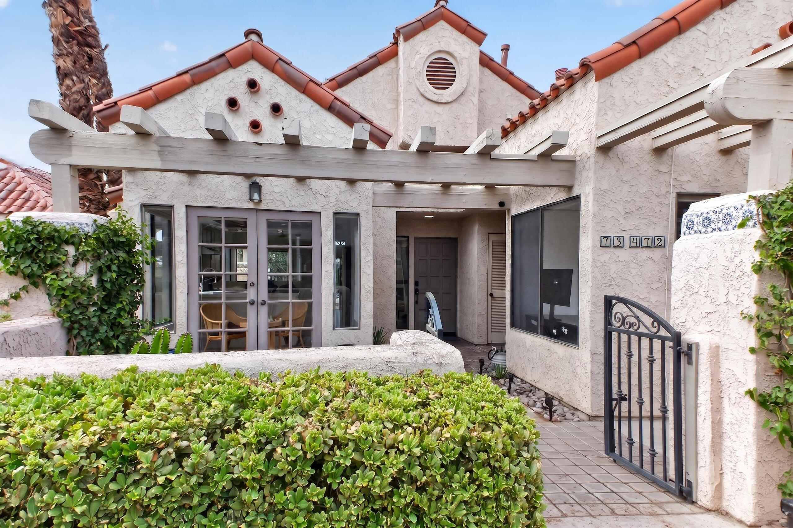 Updated residence in El Paseo Village