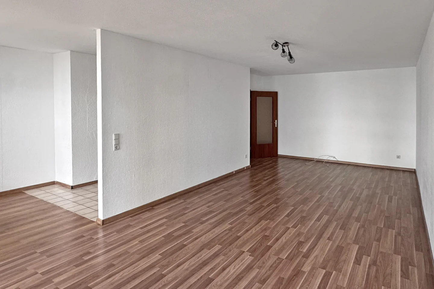 Stadtnahe 3-Zimmer-Wohnung mit Balkon und zwei TG-Stellplätzen - Foto 3