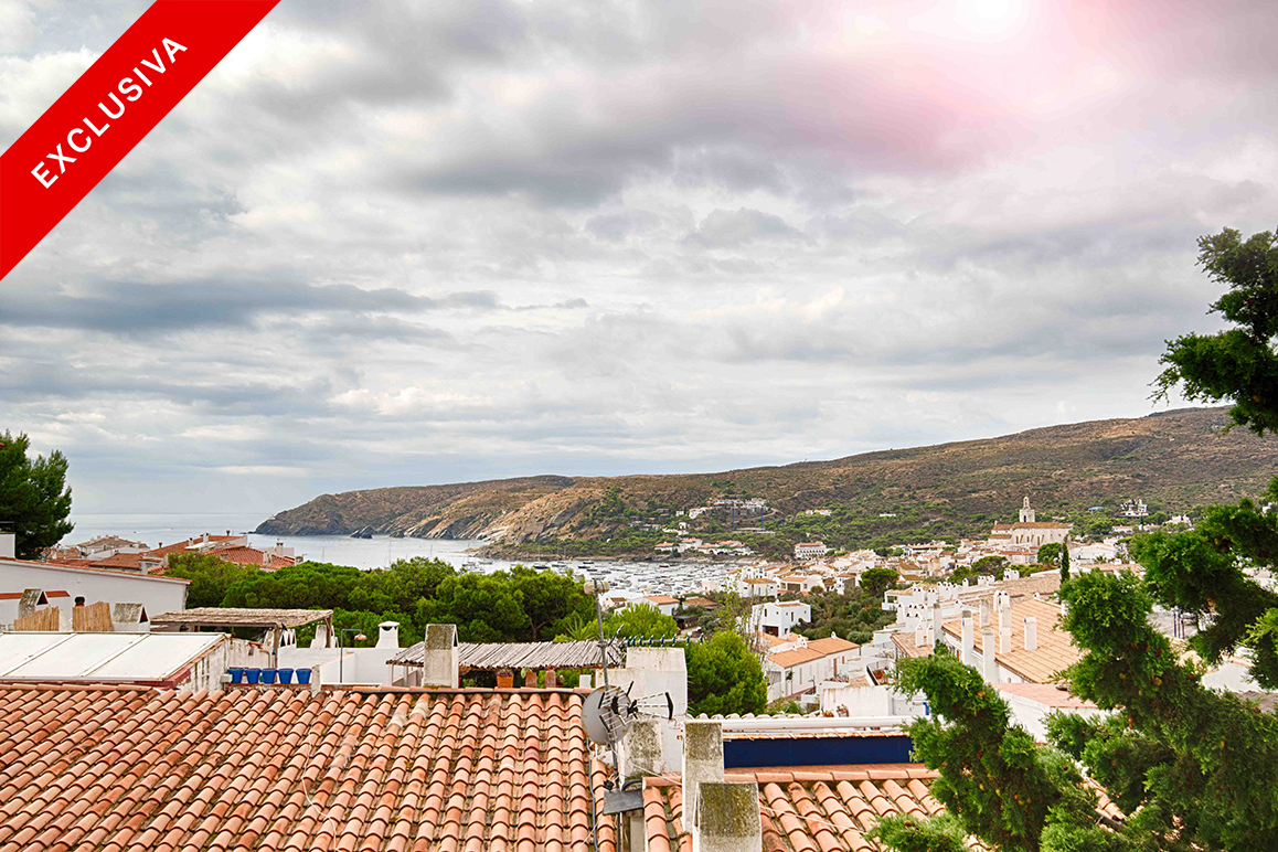 Spacious apartment with terrace and breathtaking sea views