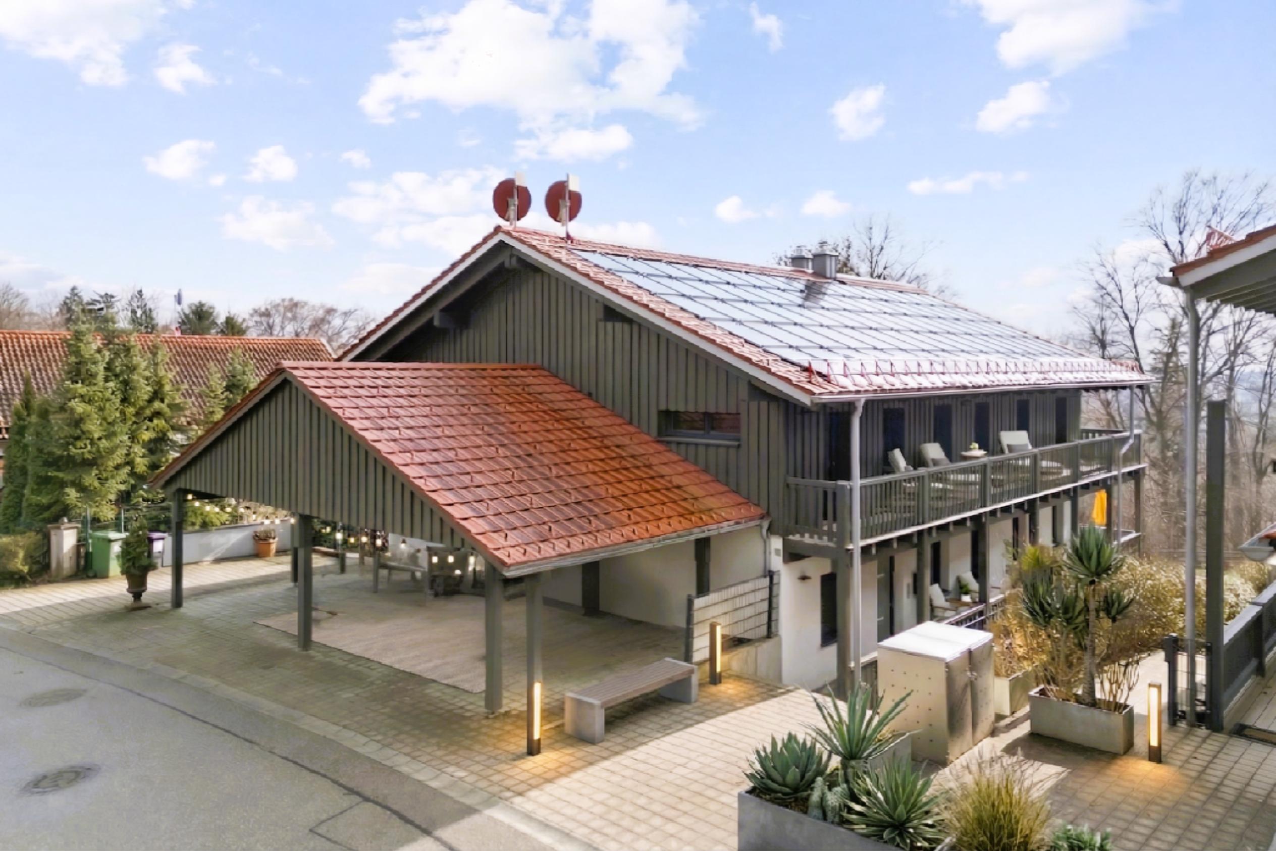 Exclusive semi-detached house with sunny garden and sustainable energy solution