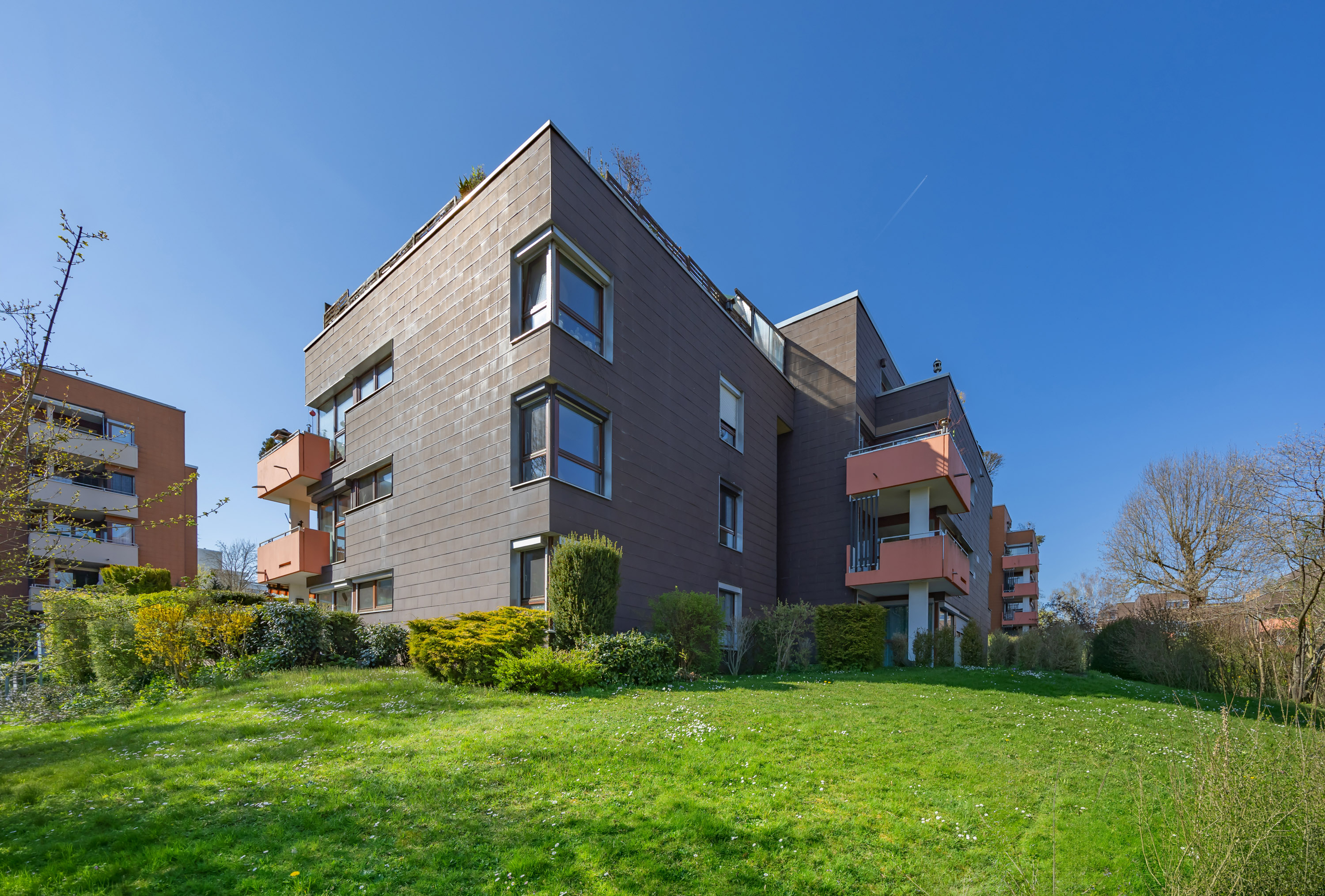 Helle 3-Zimmer-Wohnung mit Südwest-Balkon, Blick ins Grüne & seniorengerechter Ausstattung