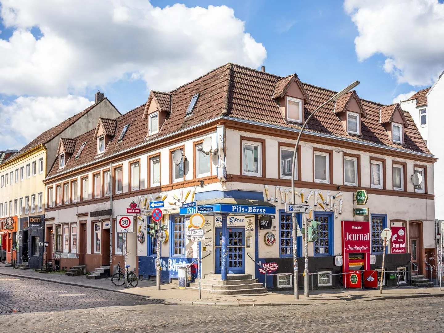 Investieren Sie in Hamburgs pulsierendes Nachtleben: Geschäftshaus auf St. Pauli