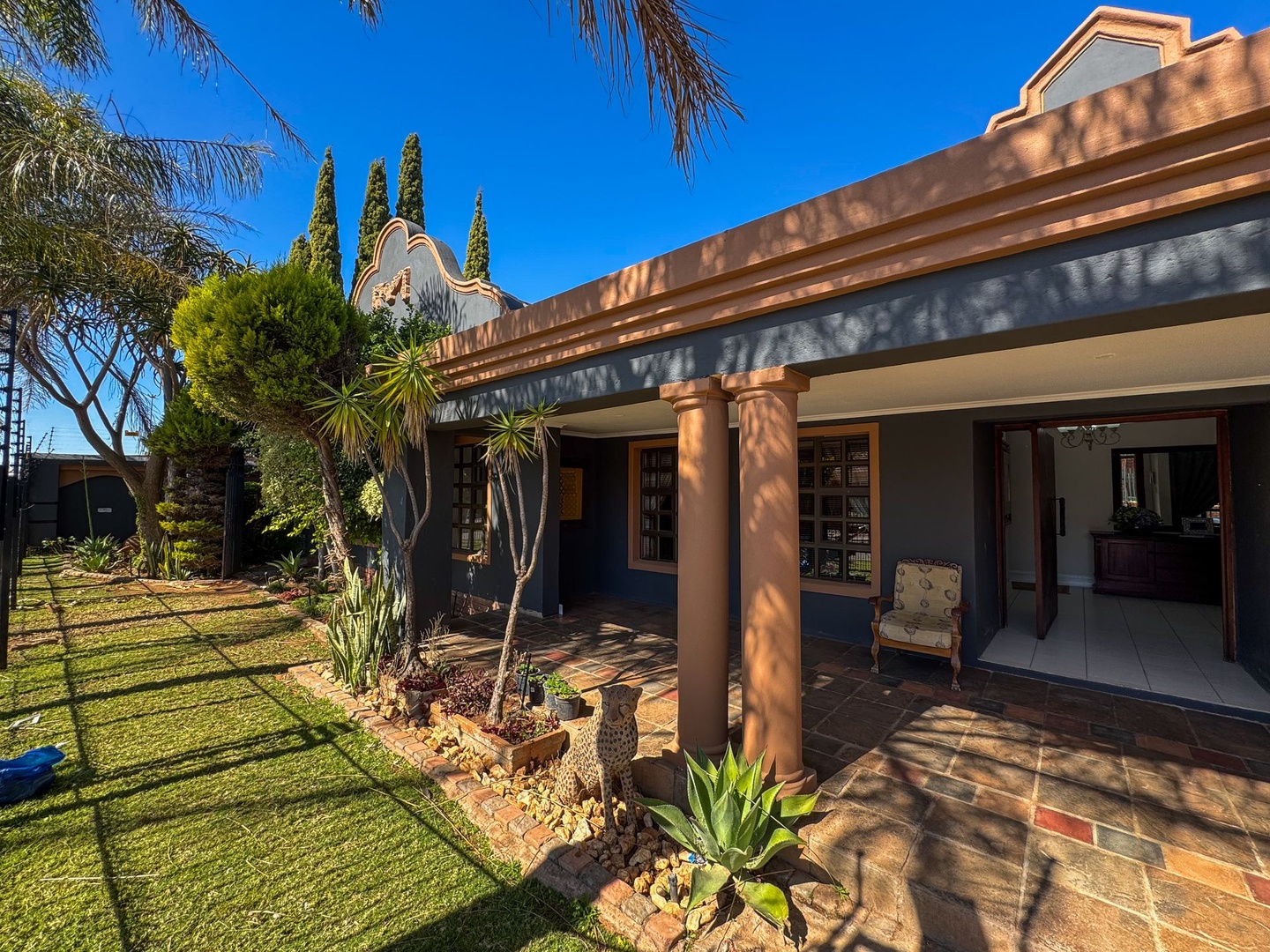 Beautiful, 5 Bedroom Family Home