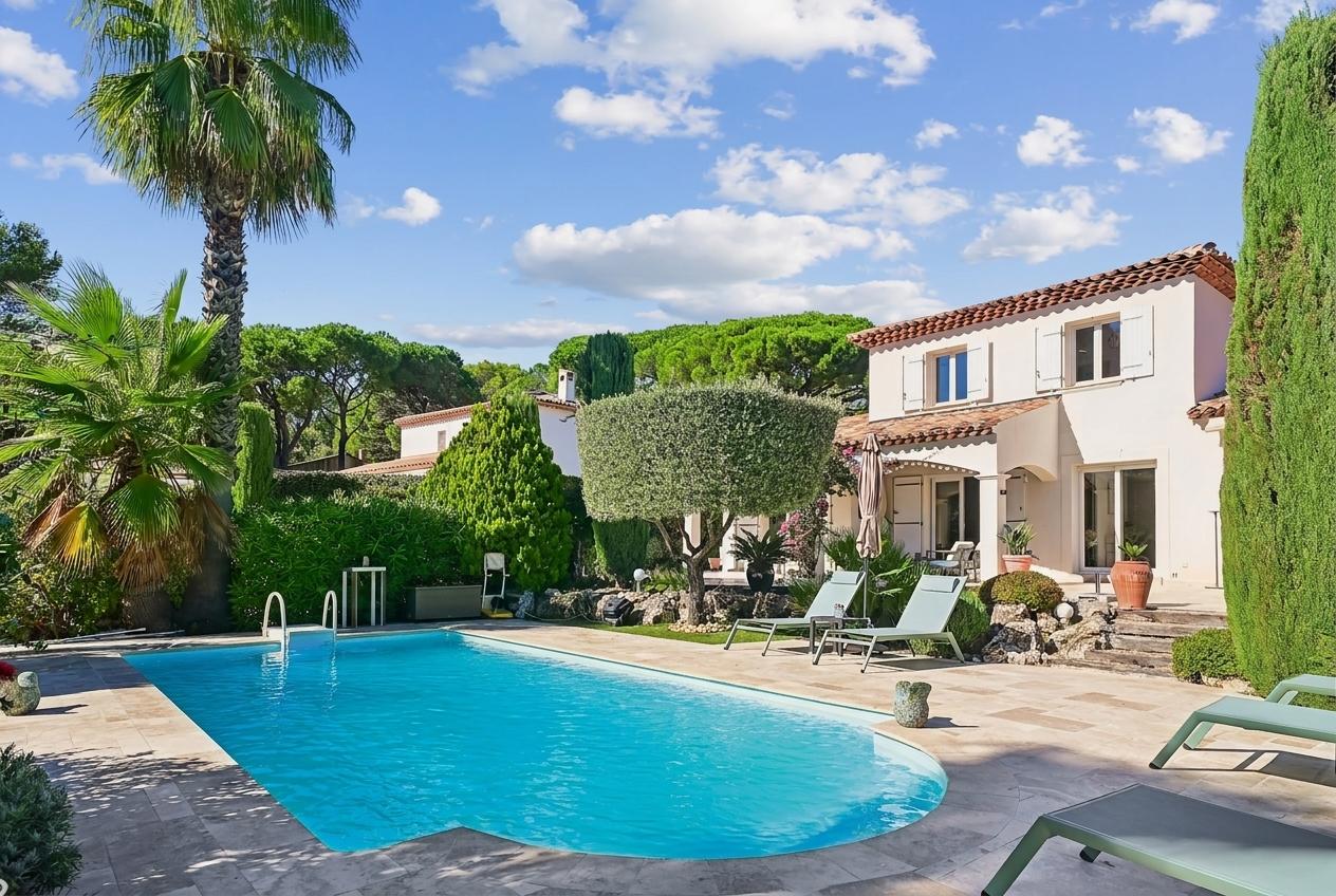 Renovated contemporary home in Saint-Raphaël, between the sea, nature and the Côte d’Azur lifestyle