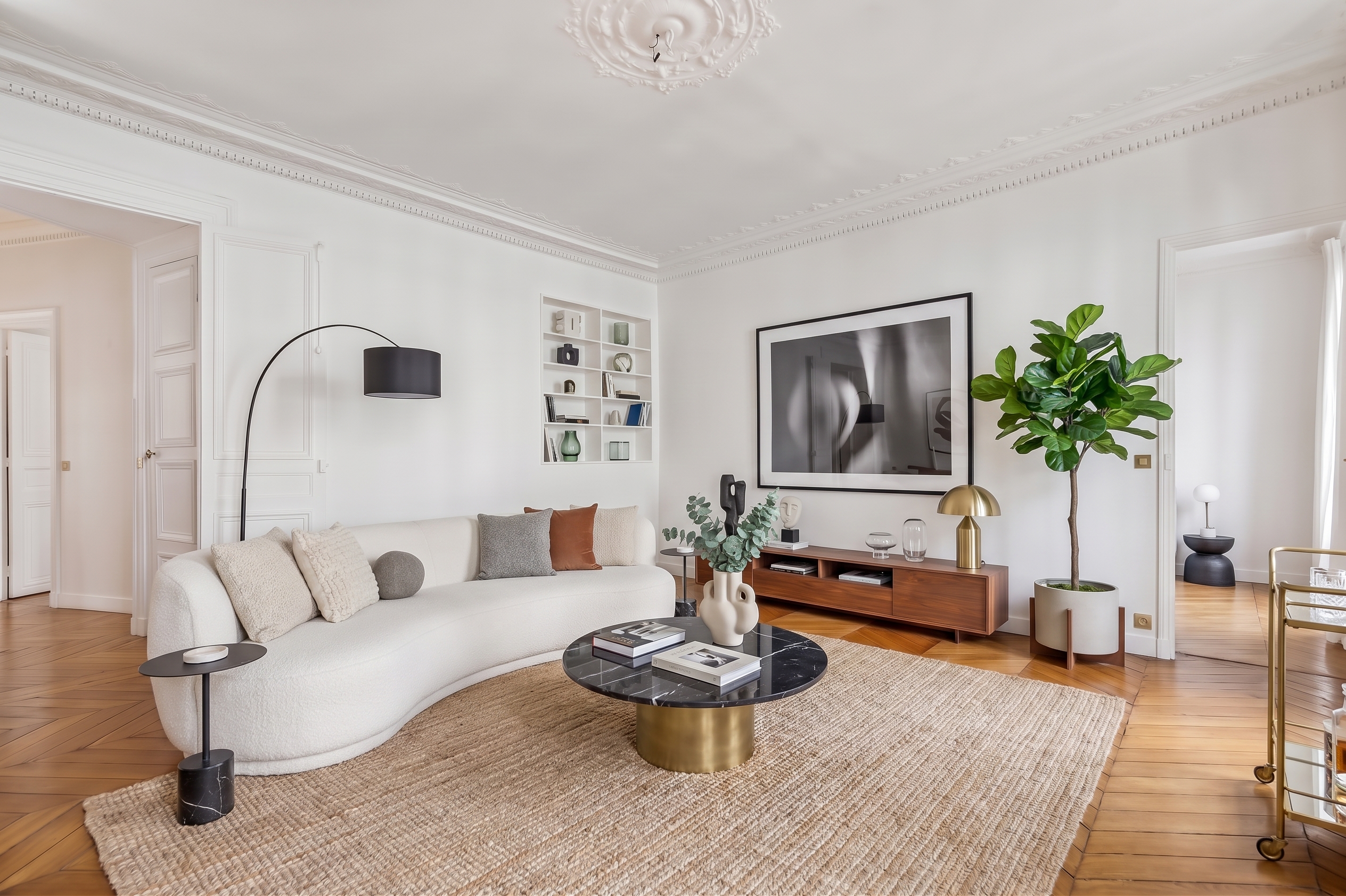 Square Montholon View – Family Haussmann-Style Apartment [AI-modified]