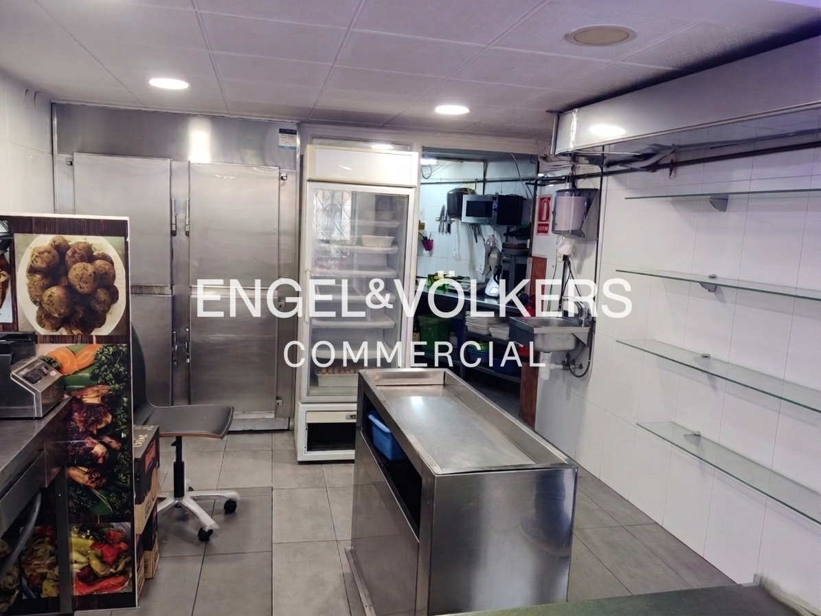 Local con vivienda en chaflan Eixample
