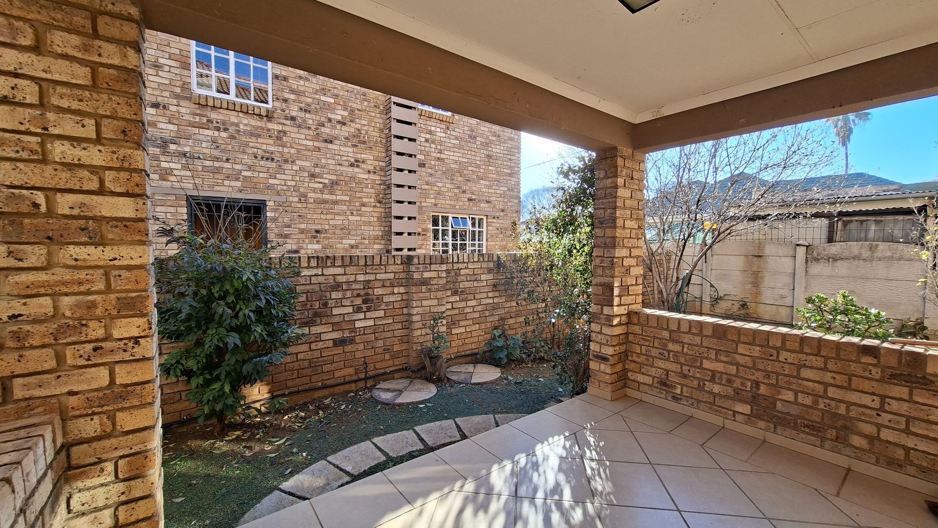 Beautiful 3-Bedroom Townhouse with Covered Patio and Private Garden