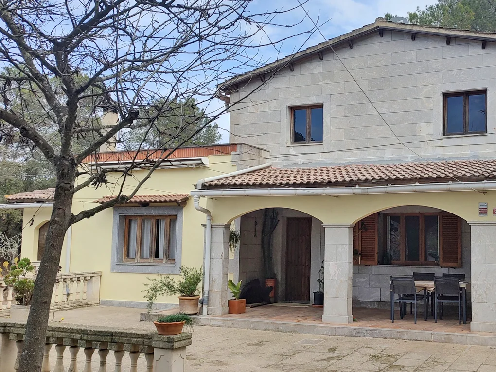 Spacious country house in Costitx