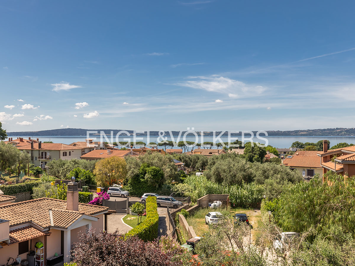 Spacious Apartment with Lake View, 4 Terraces and Large Living Room in Trevignano Romano