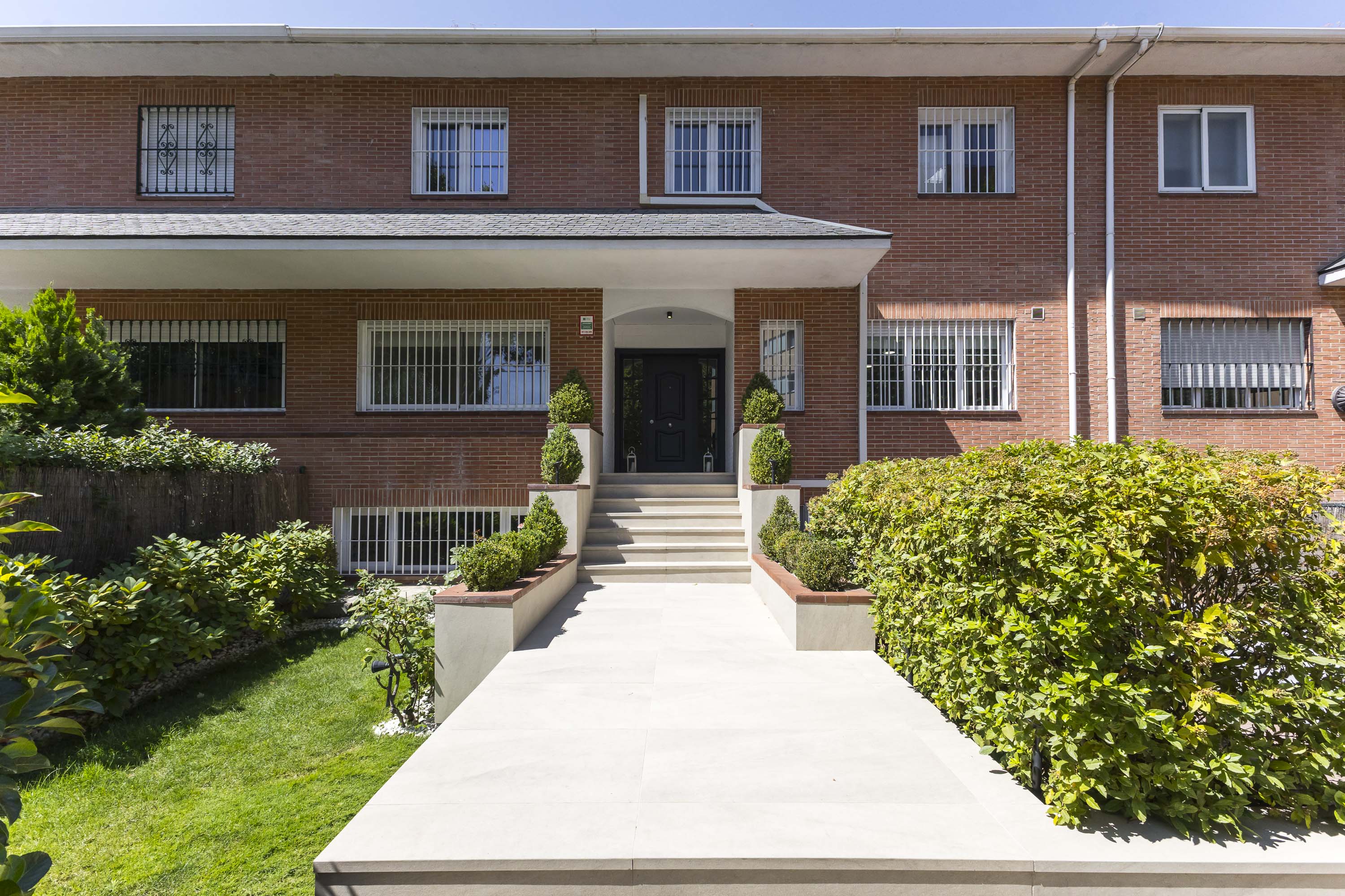 Great villa in Conde de Orgaz with garden, pool and garage