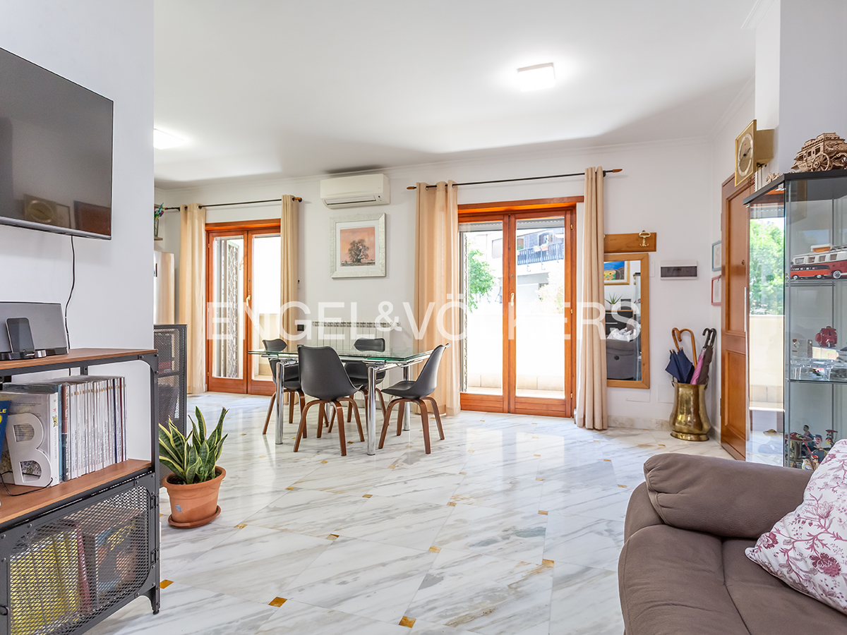 Tintoretto, bright 3-room apartment with balcony, south-west exposure