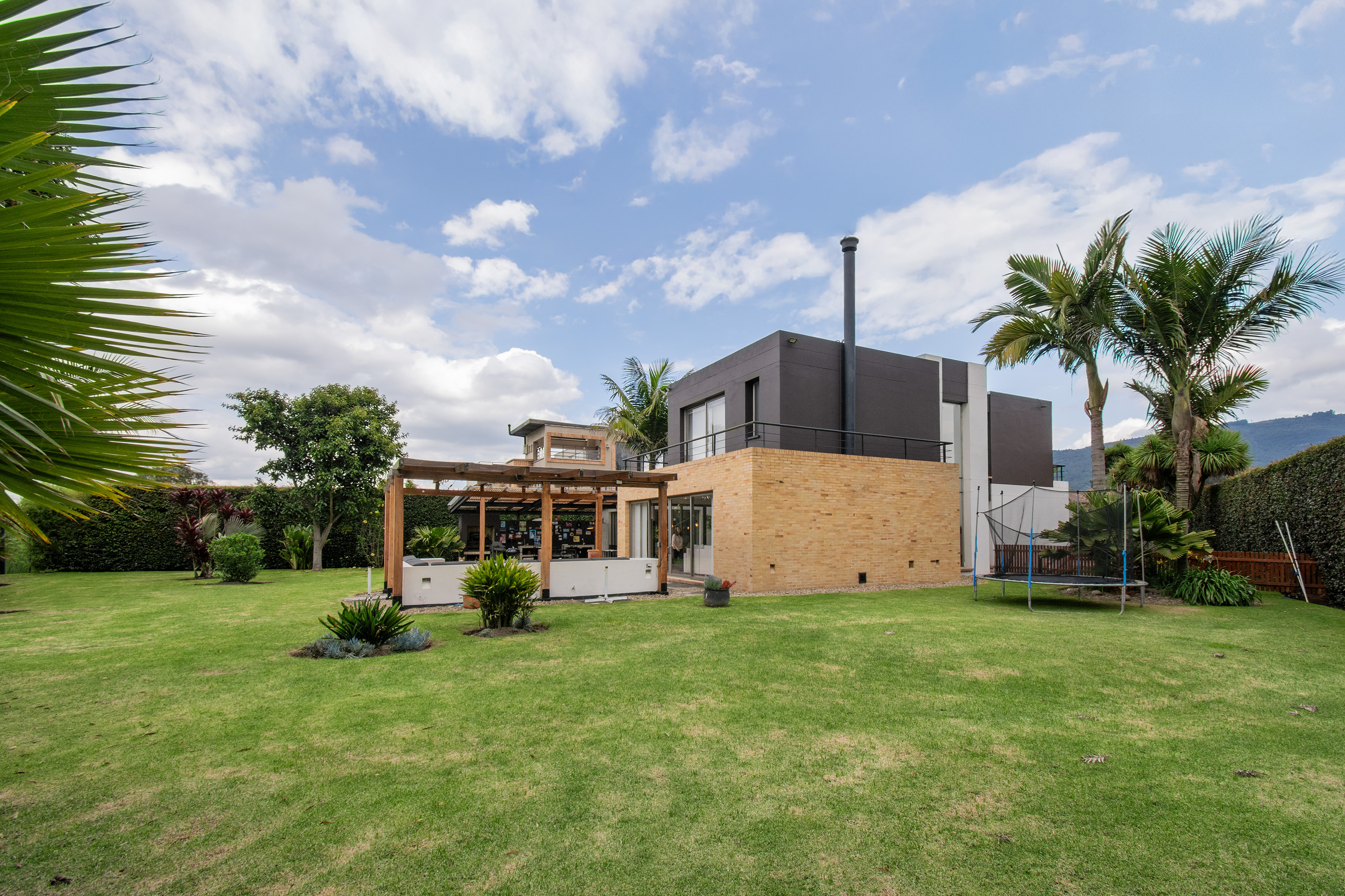 Casa para arriendo en condominio con campo de golf en Chía