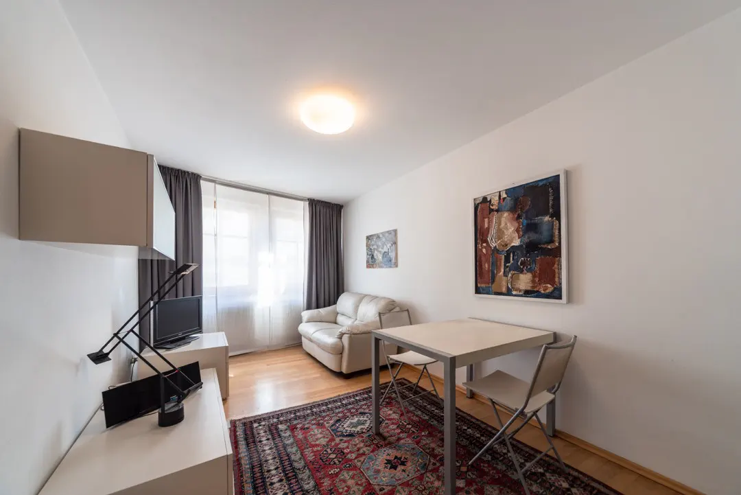 living room/dining area